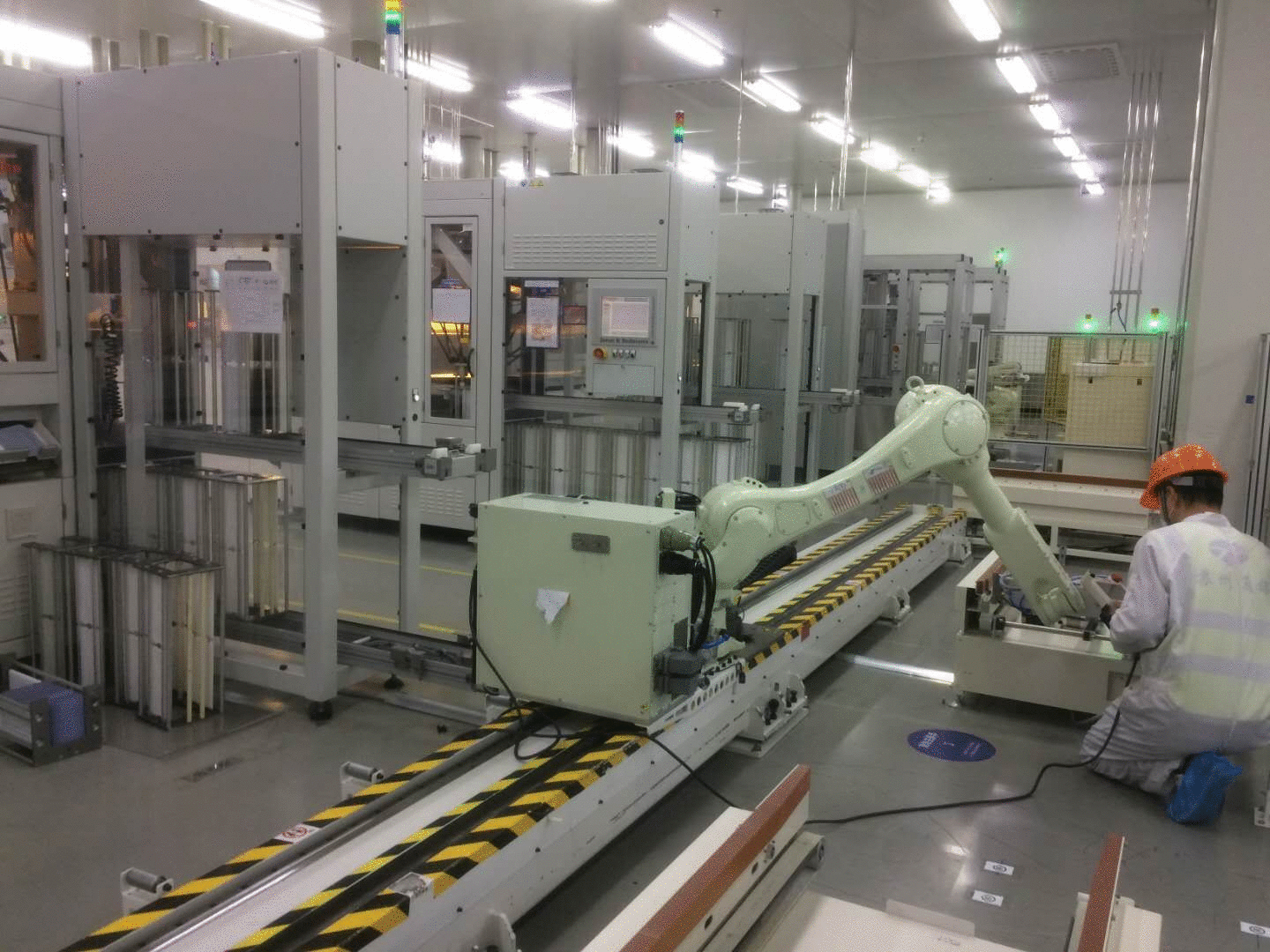 通錦30米行程第七軸機器人軌道“榮耀下線” 通錦30米行程第七軸機器人軌道“榮耀下線”